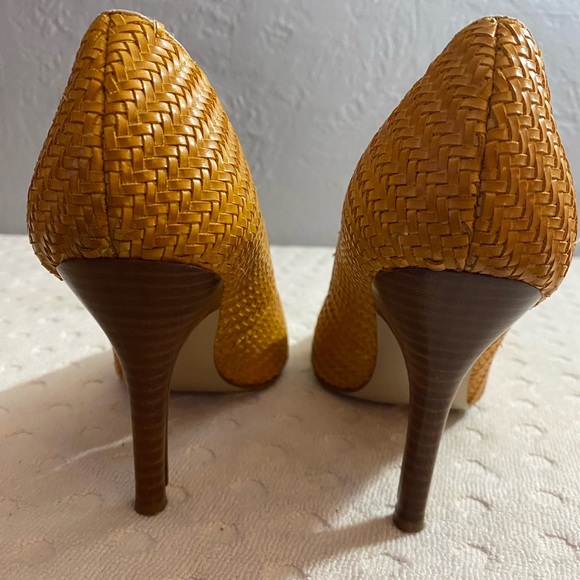 NINE WEST Woven Cream and Yellow Spectators - Picture 7 of 14